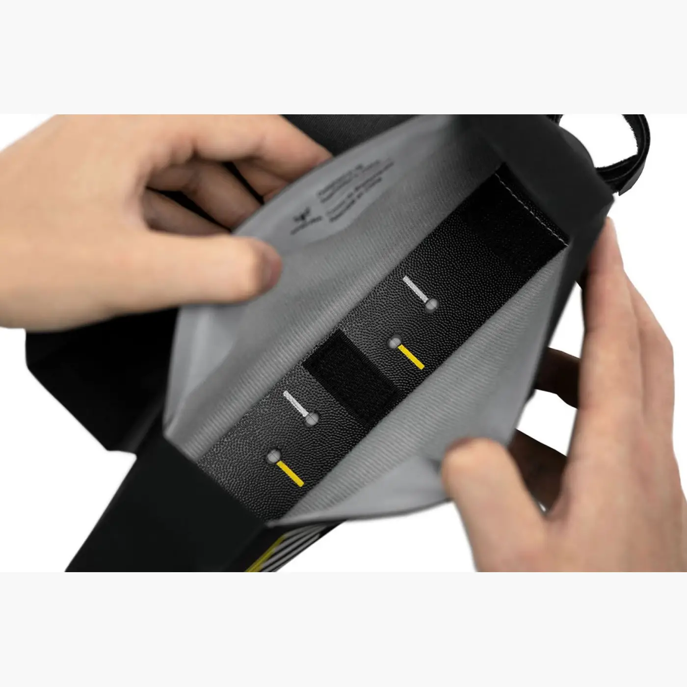 Apidura Racing Bolt-On Top Tube Pack (1L) - Táskák (SKU: TRB)